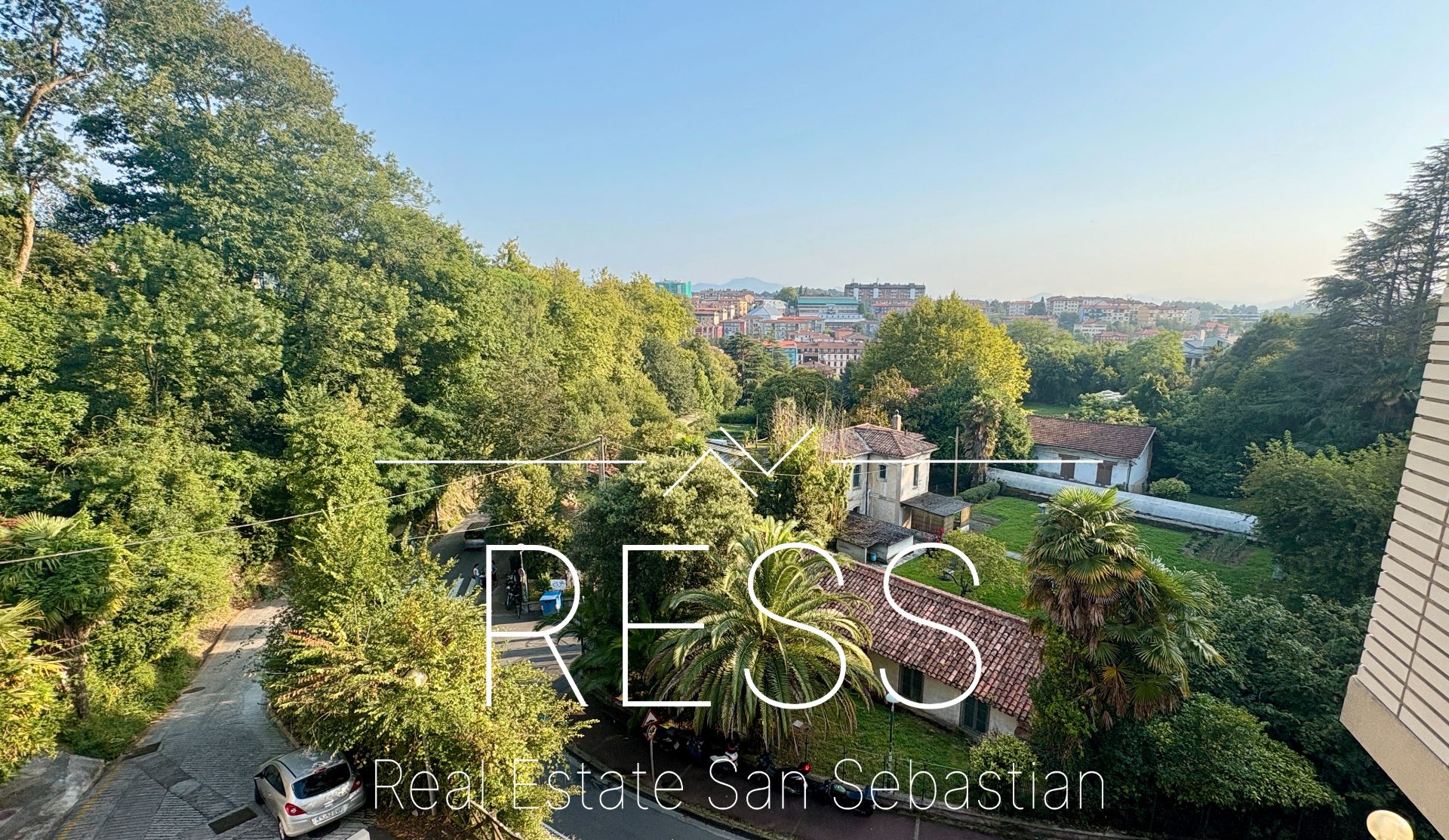 Vista exterior de Pis en venda en Donostia - San Sebastián  amb Traster i Moblat