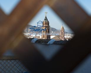 Vista exterior de Casa o xalet en venda en Antequera amb Aire condicionat, Terrassa i Moblat