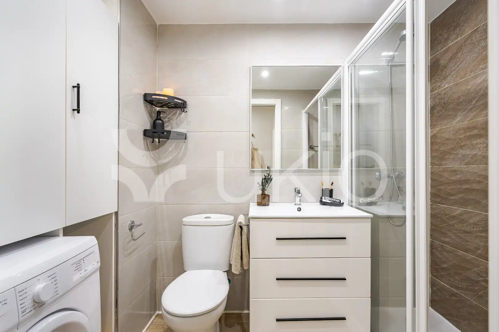 Bathroom of Apartments for rent in Madrid  with Air Conditioner, Heating and Furnished