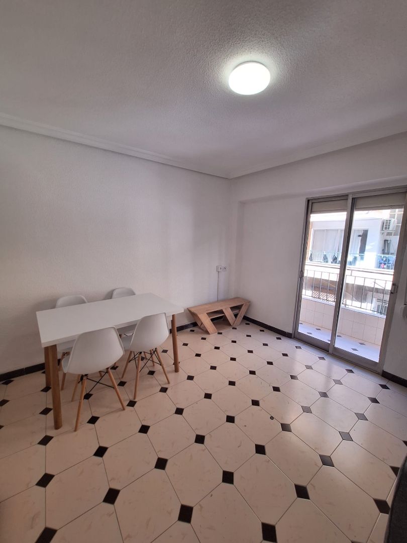 Comedor de Piso de alquiler en  Murcia Capital con Amueblado, Horno y Lavadora