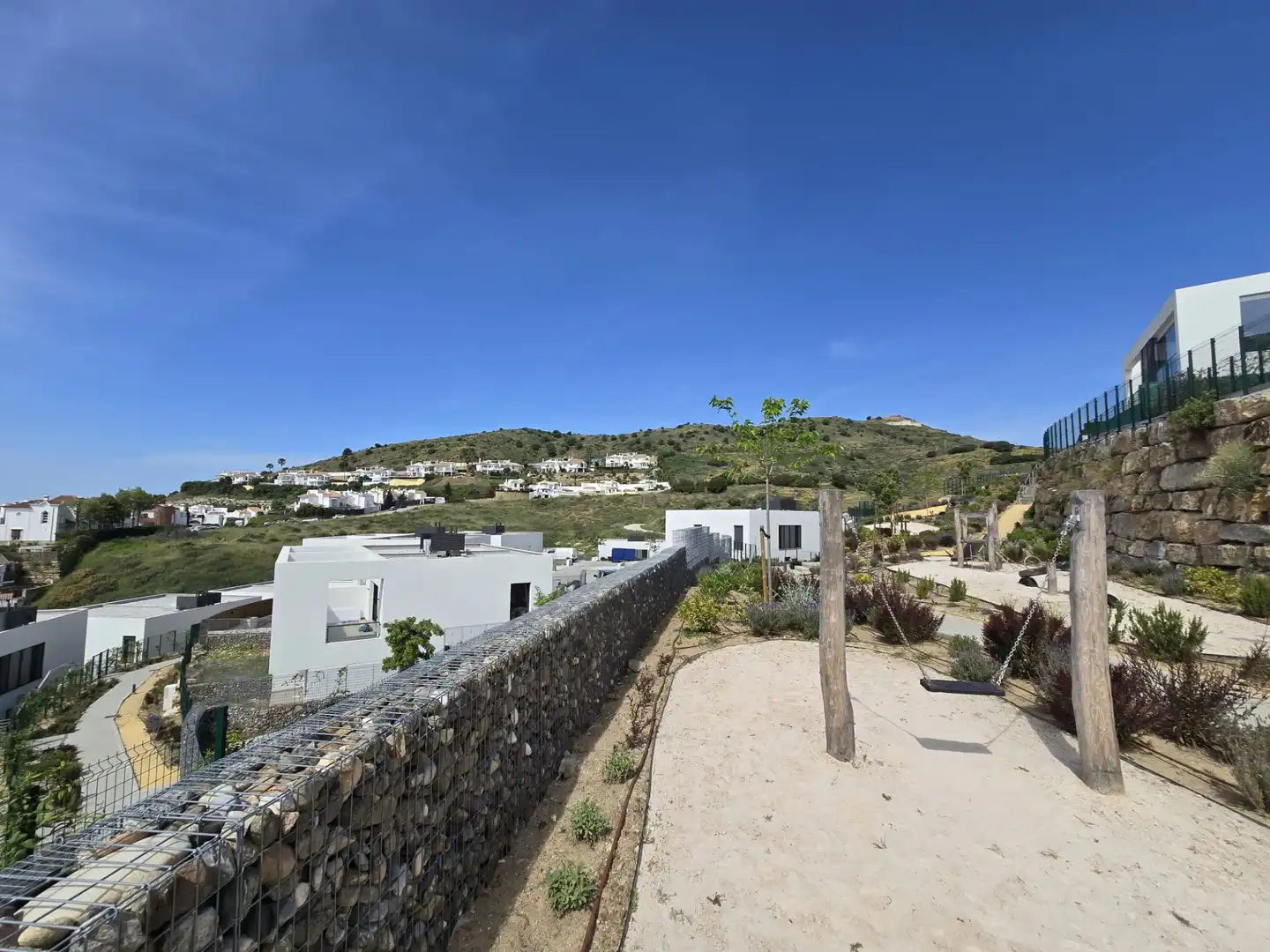 Vista exterior de Casa adosada en venta en Mijas con Aire acondicionado, Jardín privado y Piscina comunitaria