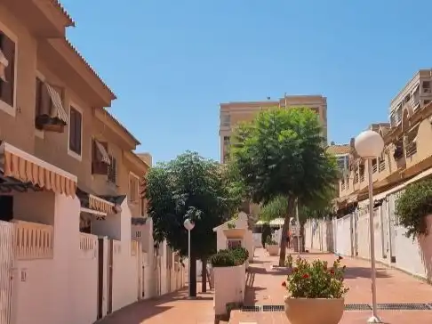 Vista exterior de Casa o xalet de lloguer en Elche / Elx amb Aire condicionat, Jardí privat i Terrassa