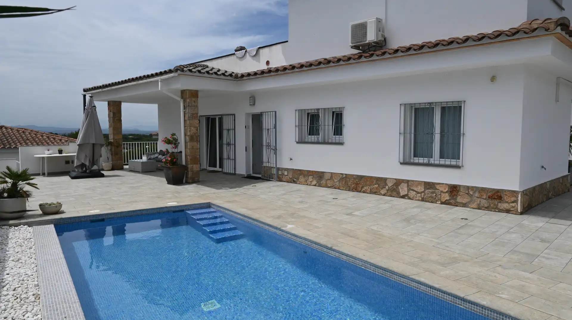 Piscina de Casa o chalet en venta en L'Escala con Aire acondicionado, Calefacción y Jardín privado