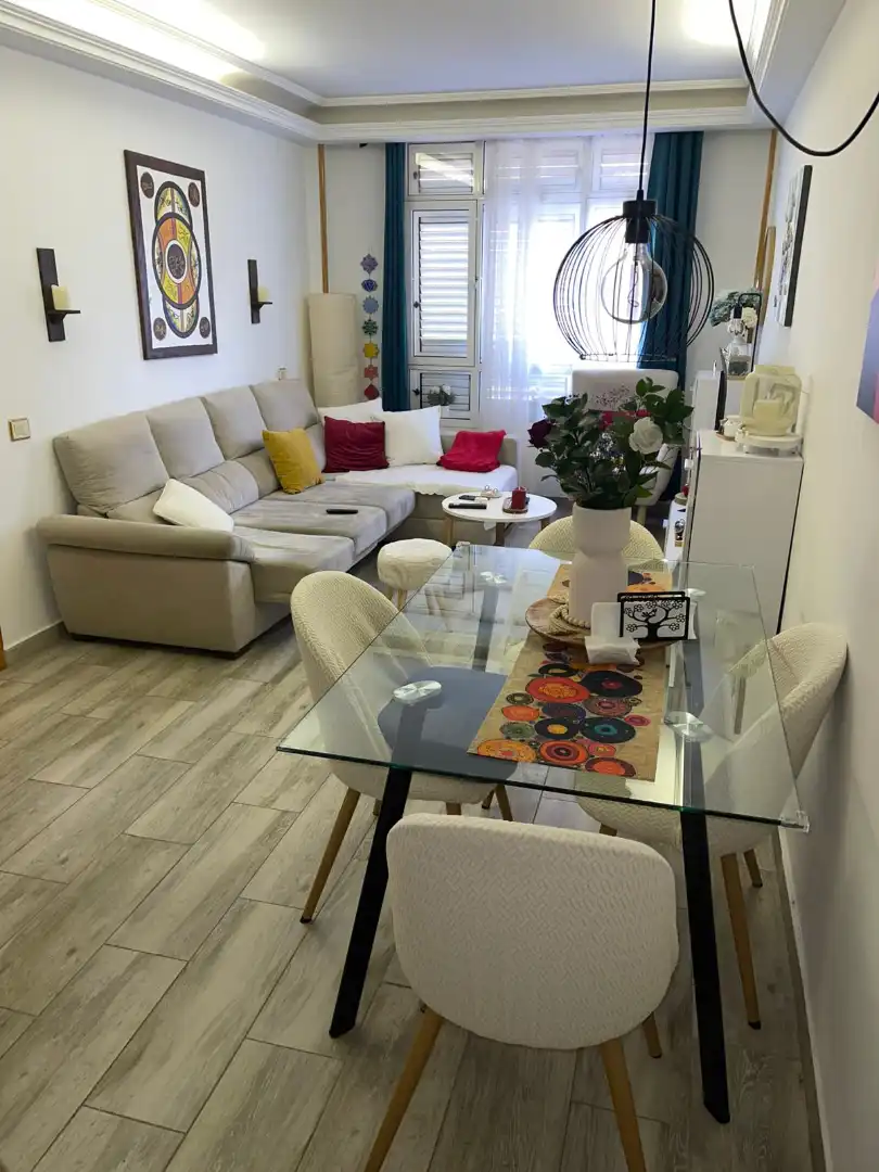 Sala d'estar de Pis en venda en Las Palmas de Gran Canaria amb Traster, Moblat i Forn