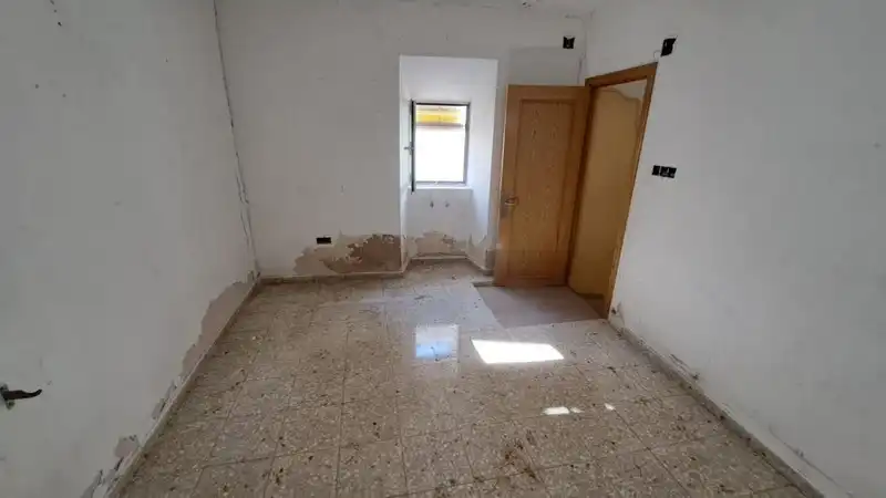 Einfamilien-Reihenhaus zum Verkauf in Estremera mit Terrasse und Abstellraum