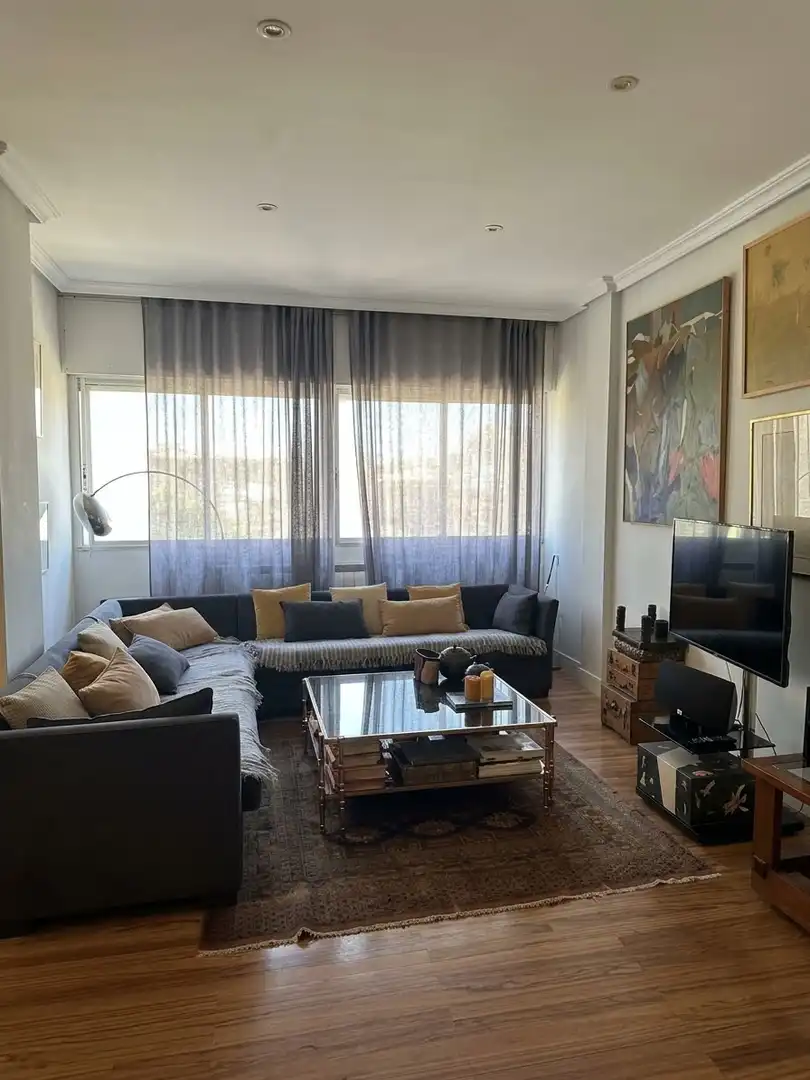 Sala d'estar de Pis en venda en Madrid amb Parquet, Traster i Piscina