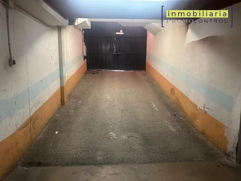 Aparcament de Casa adosada en venda en Zuera amb Calefacció, Jardí privat i Terrassa