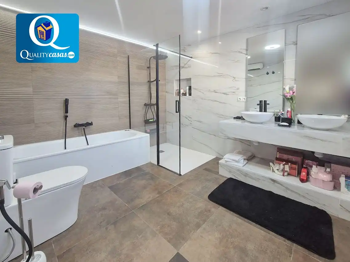 Bathroom of Houses for sale in Mutxamel  with Air Conditioner and Terrace