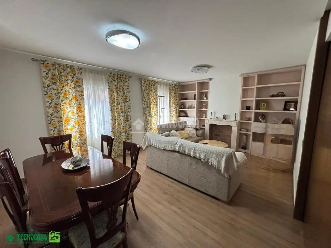 Sala d'estar de Casa adosada en venda en Bolaños de Calatrava amb Terrassa