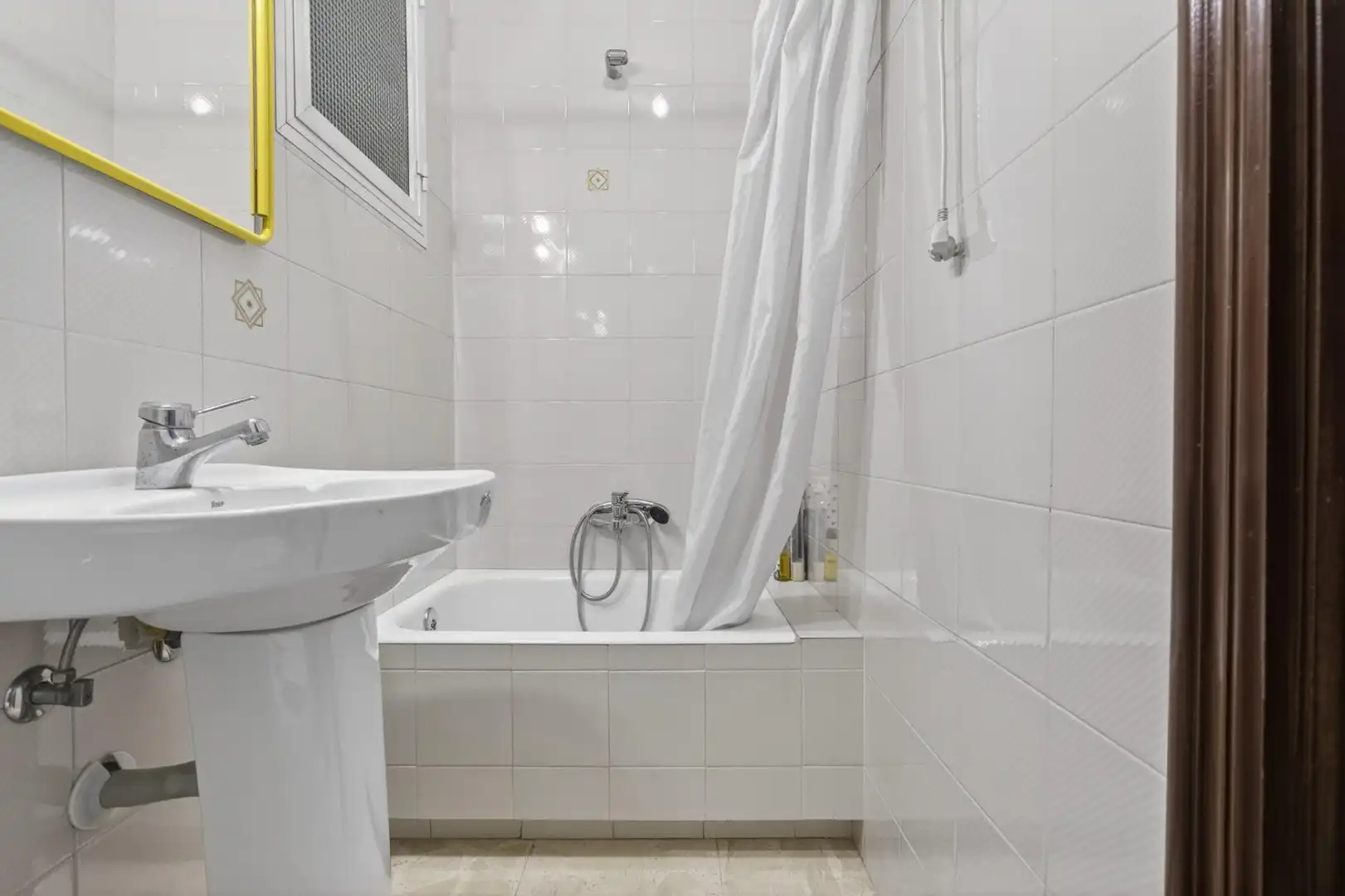 Bathroom of Houses for sale in Sevilla  with Air Conditioner, Terrace and Balcony