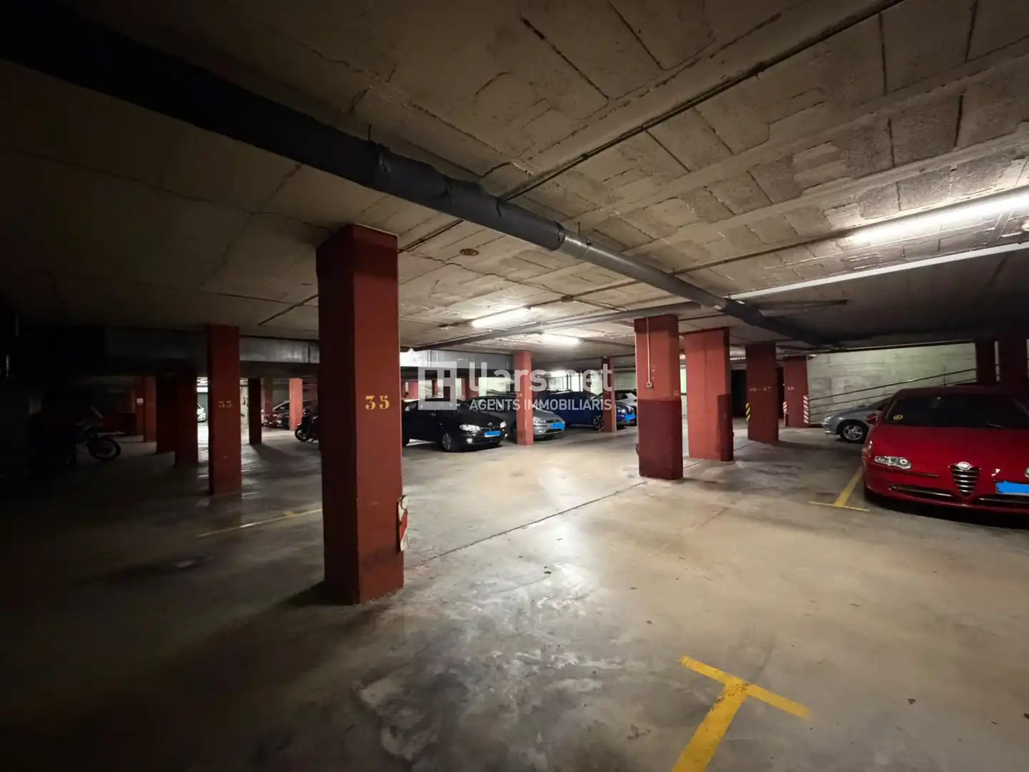 Parkplatz von Garage zur Miete in Centre Vila 