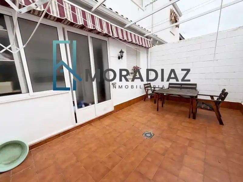 Vista exterior de Casa adosada en venta en Don Benito con Aire acondicionado, Calefacción y Parquet