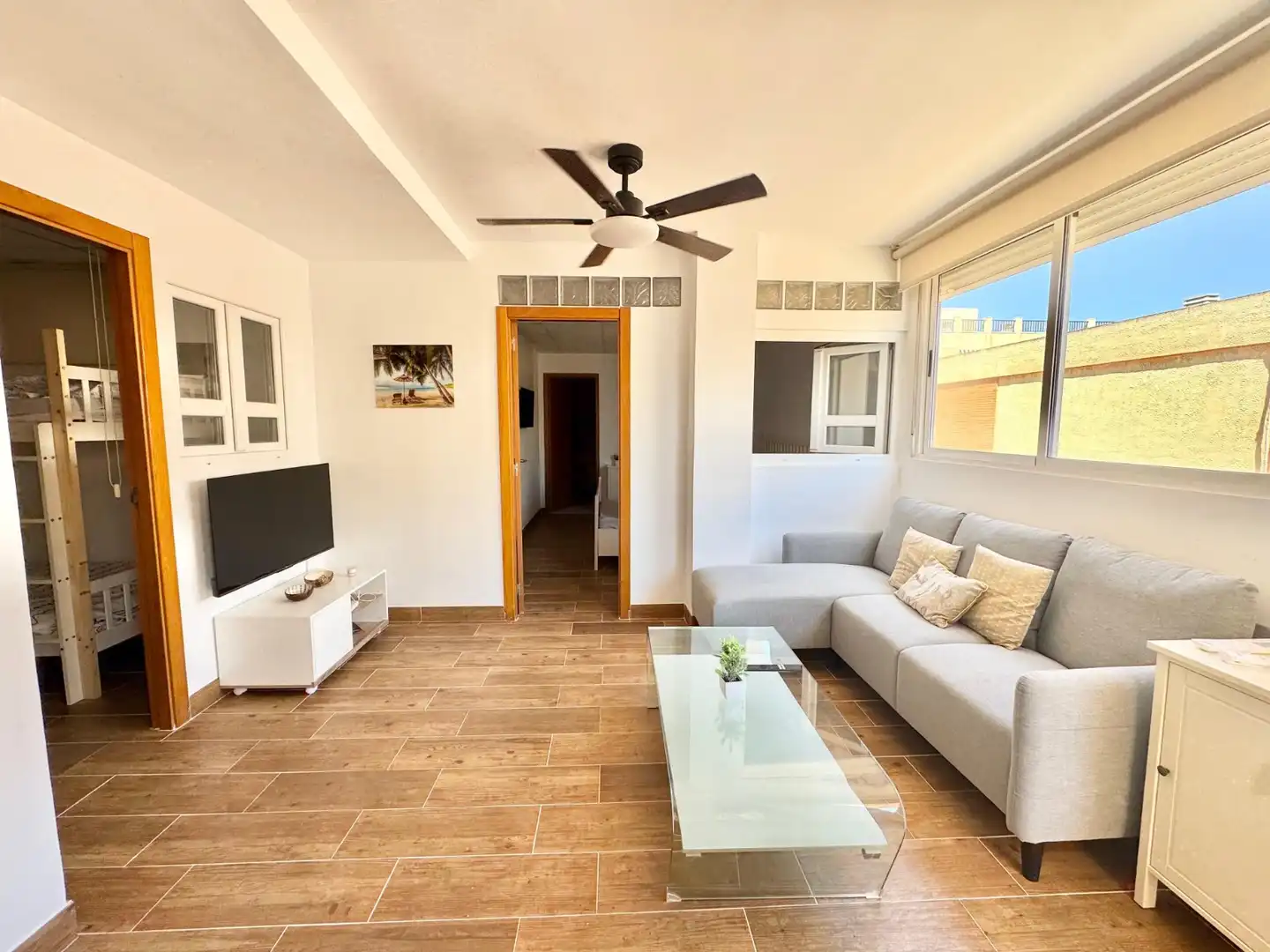 Sala d'estar de Apartament de lloguer en Guardamar del Segura amb Aire condicionat, Moblat i Rentadora