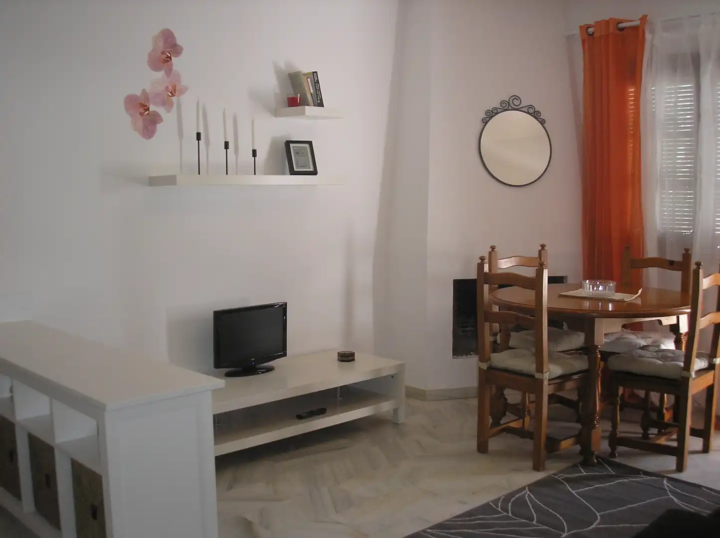 Sala d'estar de Apartament en venda en Manilva amb Aire condicionat, Terrassa i Moblat