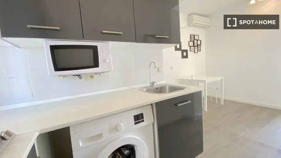 Küche von Wohnung zur Miete in Sevilla mit Klimaanlage, Heizung und Möbliert