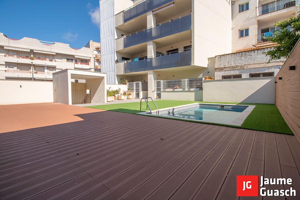 Piscina de Planta baixa en venda en Torredembarra amb Aire condicionat, Calefacció i Terrassa