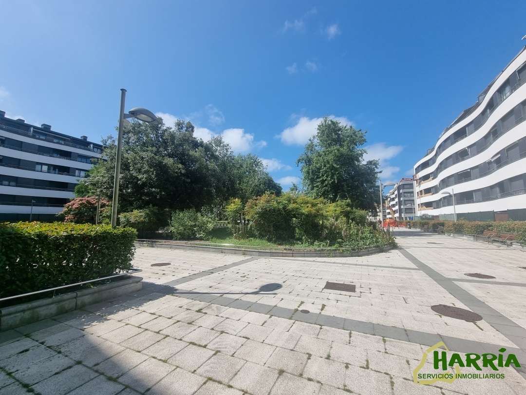 Vista exterior de Pis en venda en Donostia - San Sebastián  amb Calefacció i Balcó