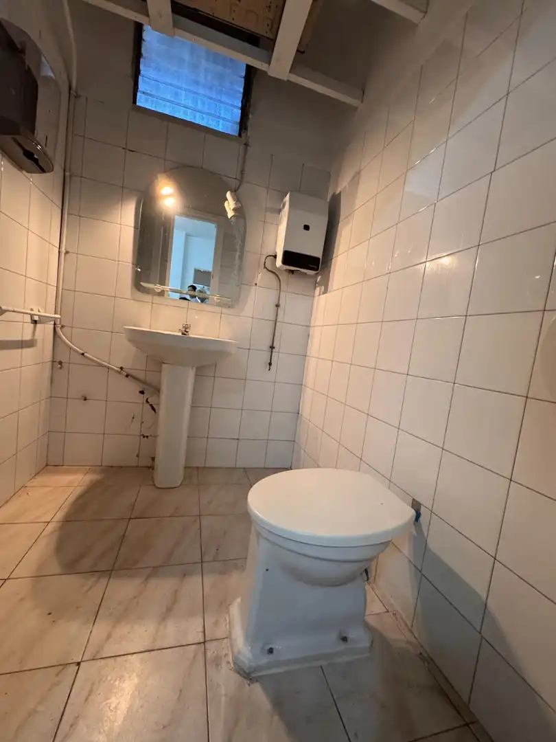 Badezimmer von Geschaftsraum zur Miete in Manresa