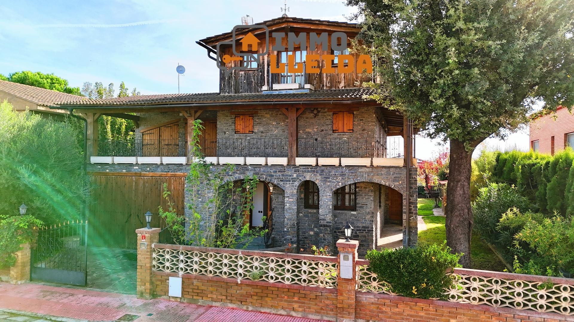 Vista exterior de Casa o xalet en venda en Alpicat amb Calefacció, Jardí privat i Terrassa