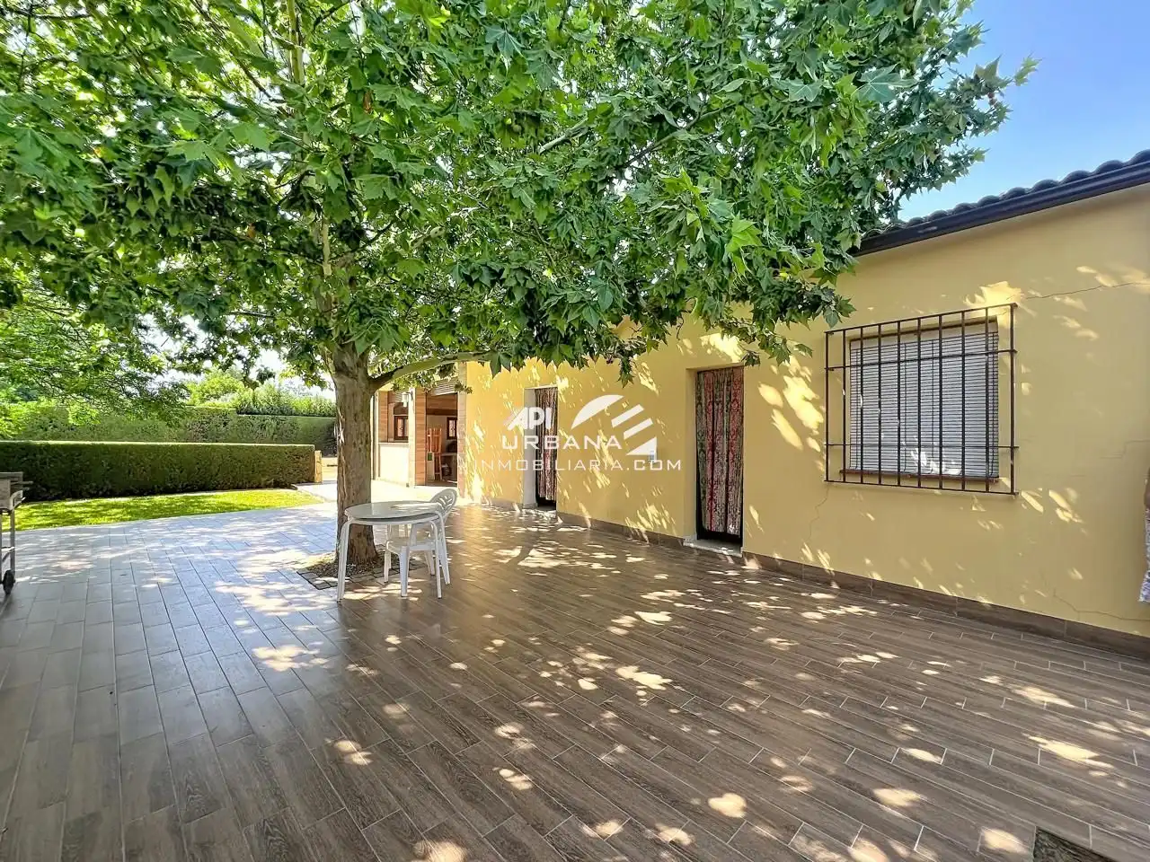 Vista exterior de Casa o xalet en venda en Lucena amb Aire condicionat i Piscina