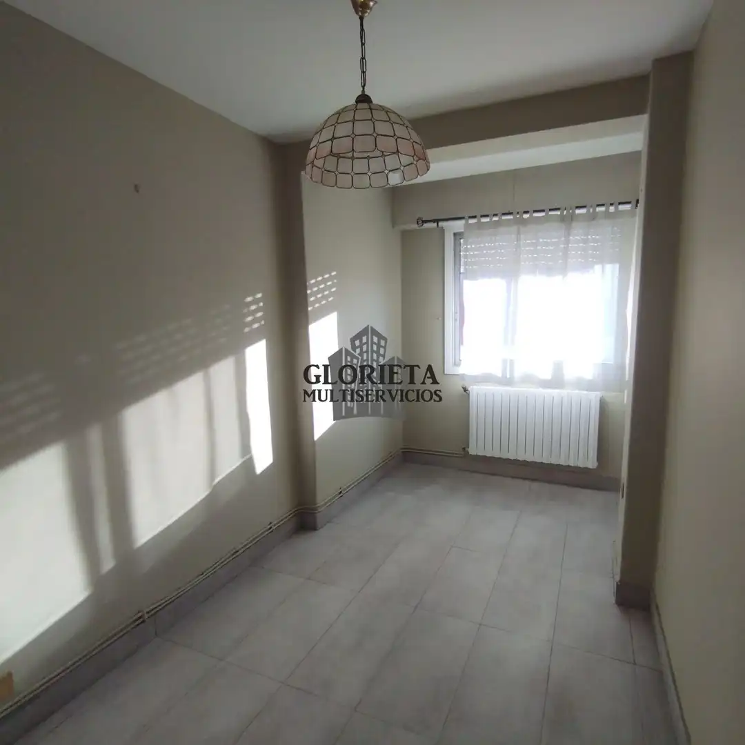 Habitación de Piso en venta en Vigo  con Calefacción, Parquet y Terraza