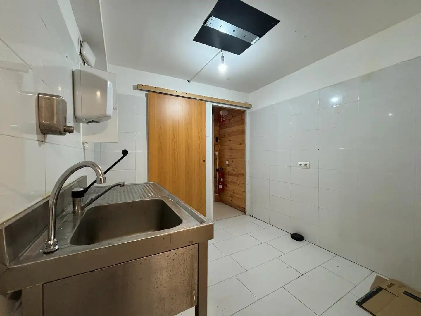 Commercial properties for rent in Avenida banys, dels, Lluminetes