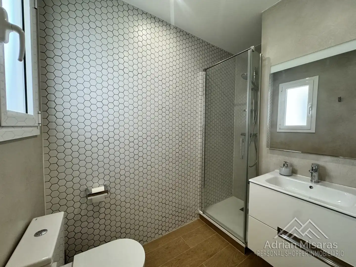 Baño de Ático en venta en Barcelona con Aire acondicionado, Terraza y Amueblado