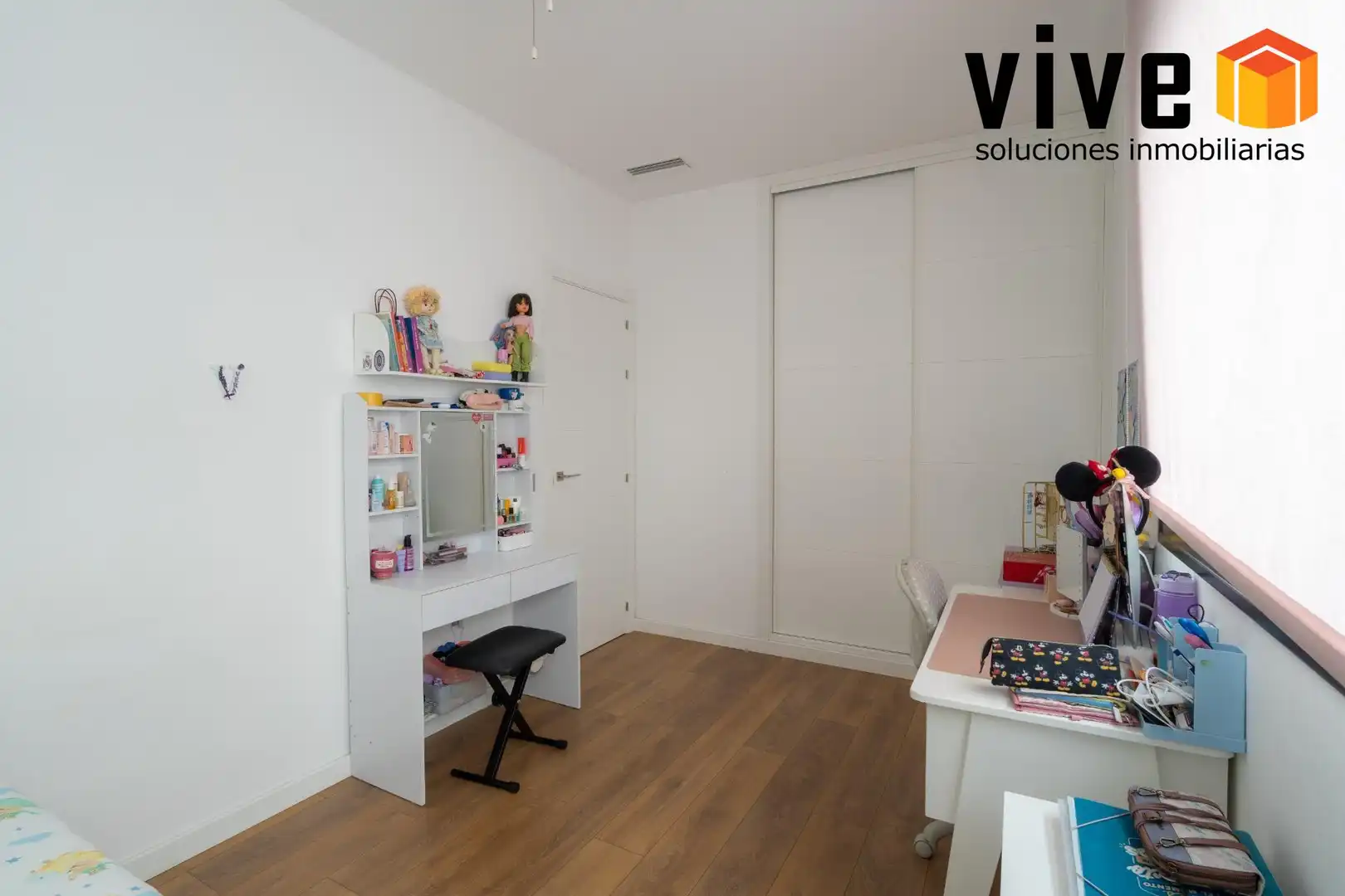 Dormitori de Casa adosada en venda en Mairena del Aljarafe amb Aire condicionat, Calefacció i Jardí privat