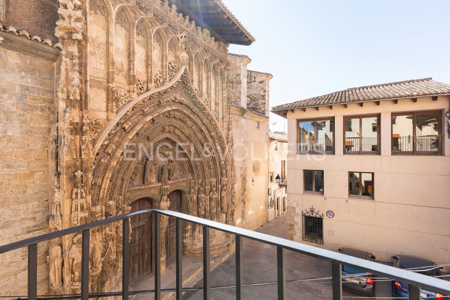 Vista exterior de Casa o xalet en venda en Requena amb Calefacció i Balcó