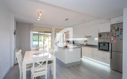 Kitchen of Single-family semi-detached for sale in Girona Capital  with Air Conditioner and Terrace