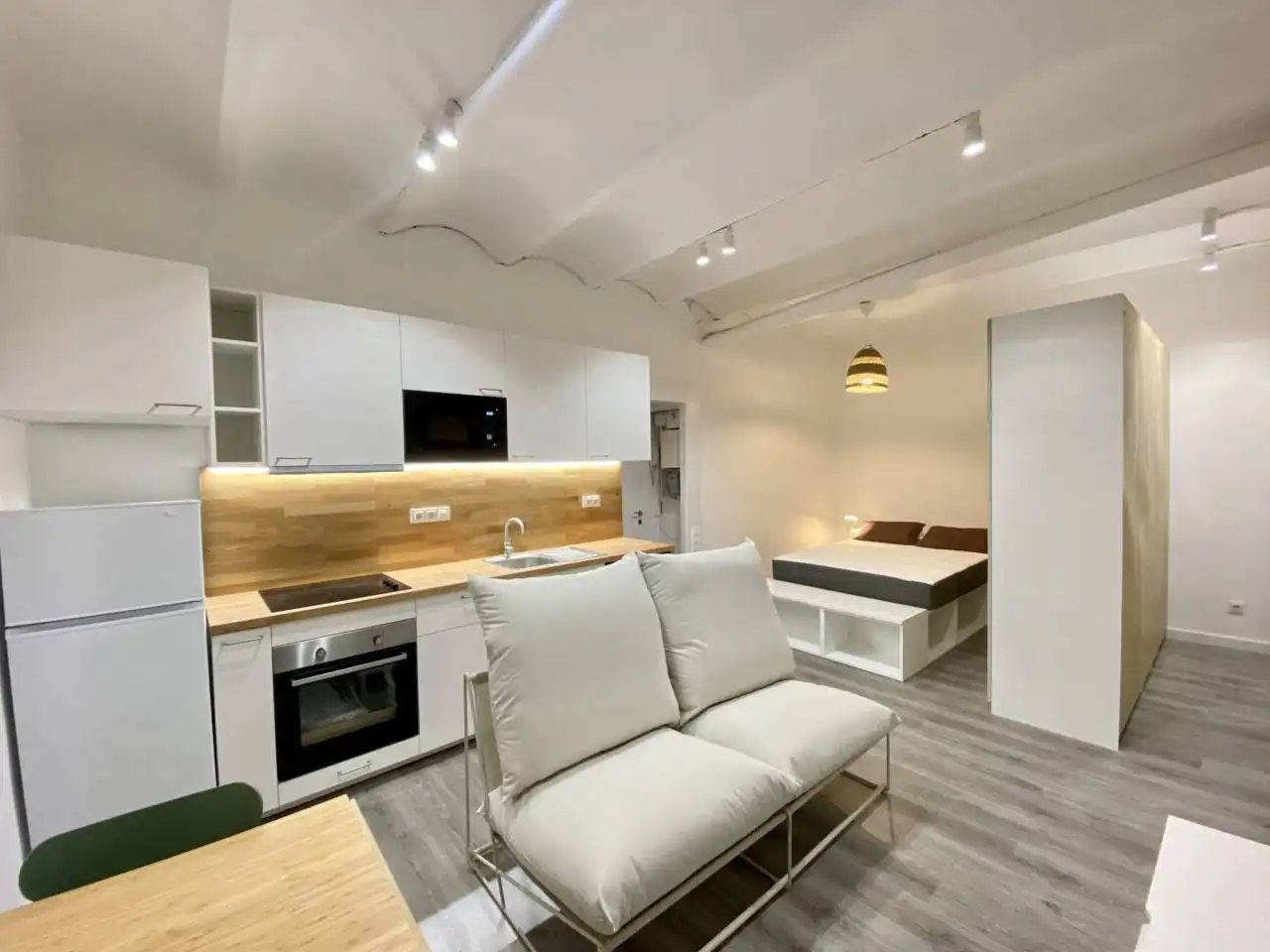 Cuina de Apartament en venda en Barcelona amb Aire condicionat, Parquet i Moblat
