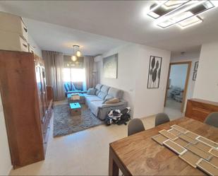 Sala d'estar de Apartament de lloguer en  Madrid Capital amb Aire condicionat i Terrassa