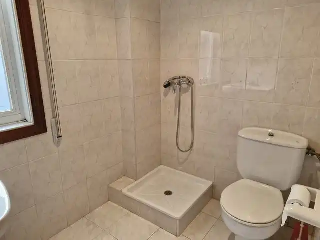 Bathroom of Flat for rent in Ames  with Heating