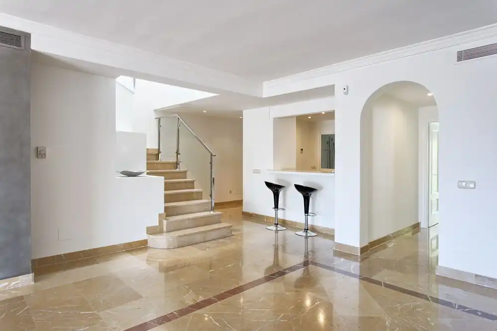 Duplex with terrace for sale in La Quinta, imagen 2
