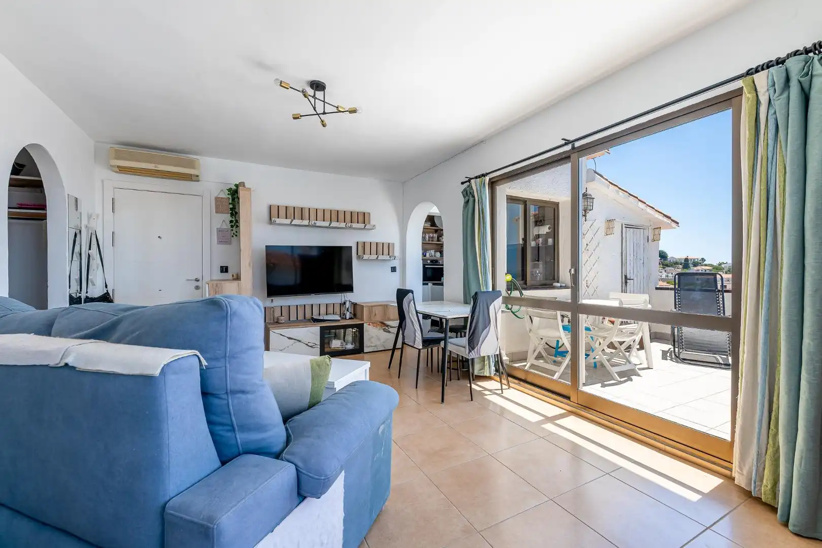 Living room of Apartments for sale in Fuengirola  with Air Conditioner, Private garden and Terrace