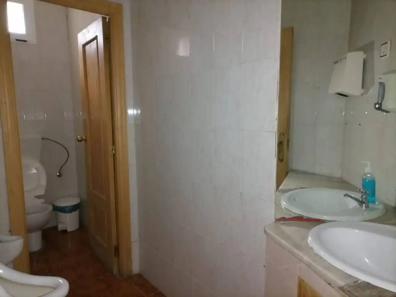 Bany de Local en venda en Fuentes de Oñoro amb Aire condicionat