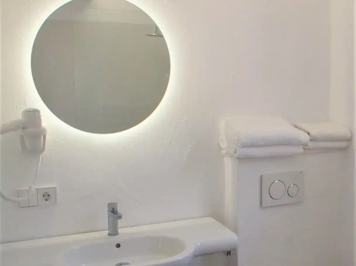 Baño de Piso de alquiler en Ciutadella de Menorca con Aire acondicionado, Jardín privado y Amueblado