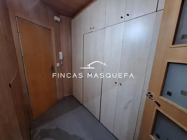Piso en venta en L'Hospitalet de Llobregat con Aire acondicionado, Calefacción y Trastero