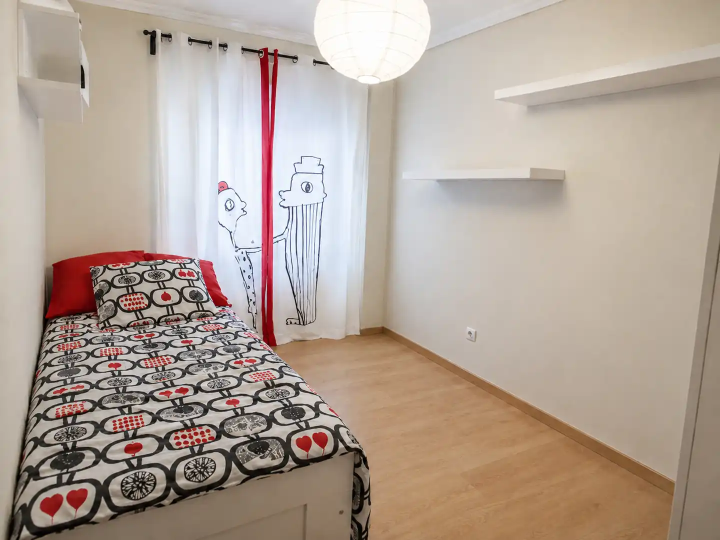 Schlafzimmer von Wohnung zur Miete in Torrelavega  mit Heizung, Möbliert und Ofen