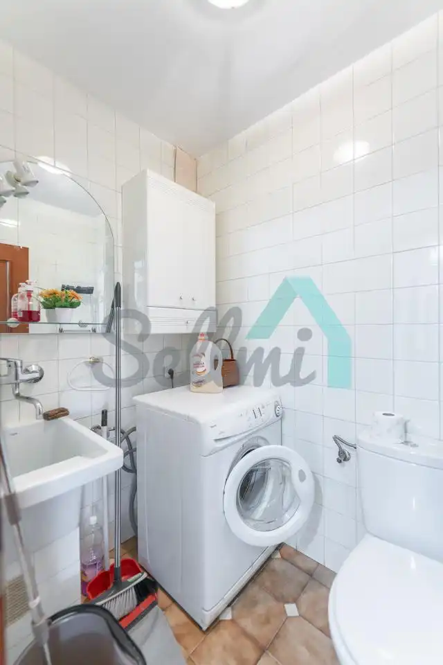 Bathroom of Flat for rent in Oviedo   with Heating, Parquet flooring and Furnished