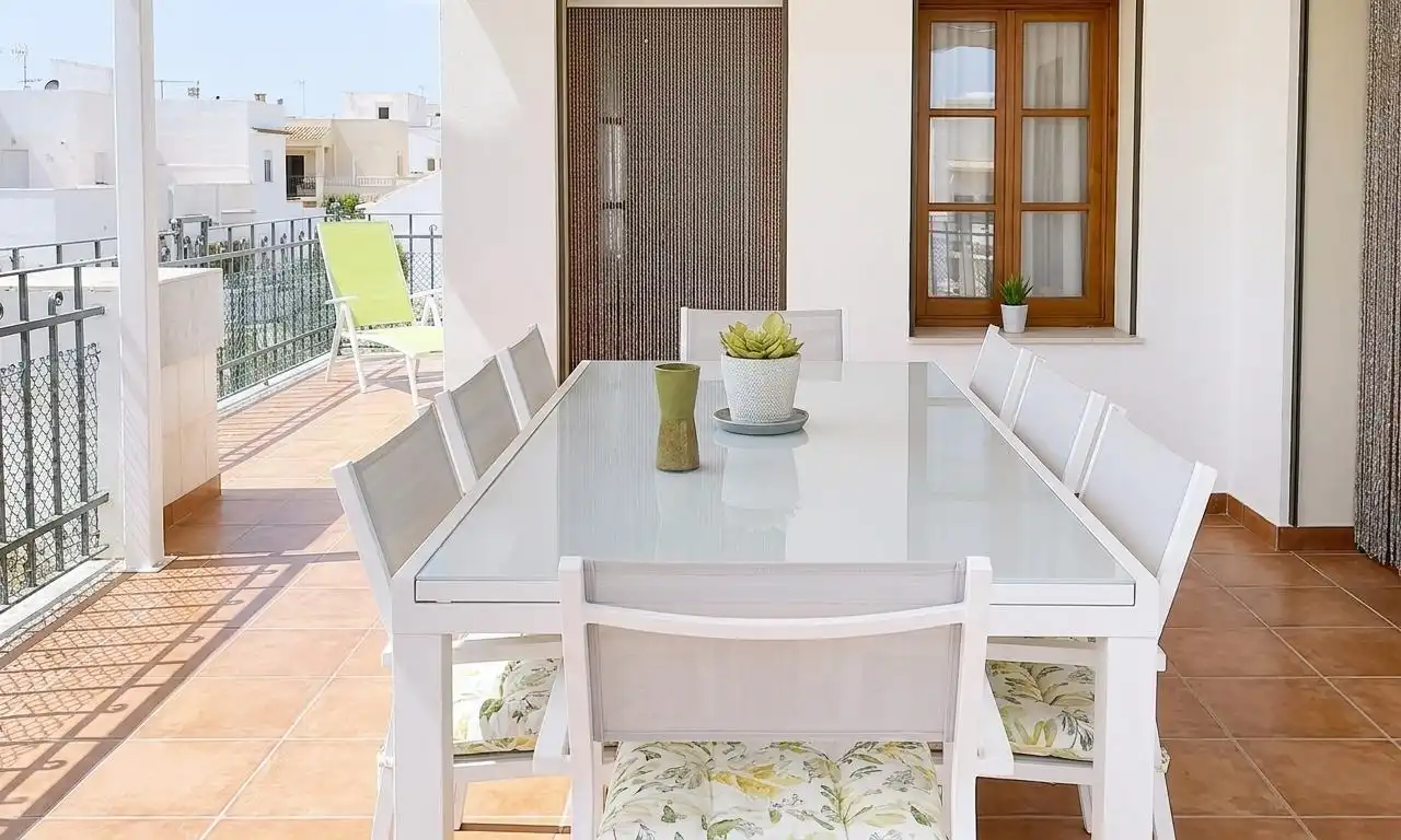 Terrasse von Erdgeschoss zum Verkauf in  Palma de Mallorca mit Klimaanlage, Privatgarten und Abstellraum