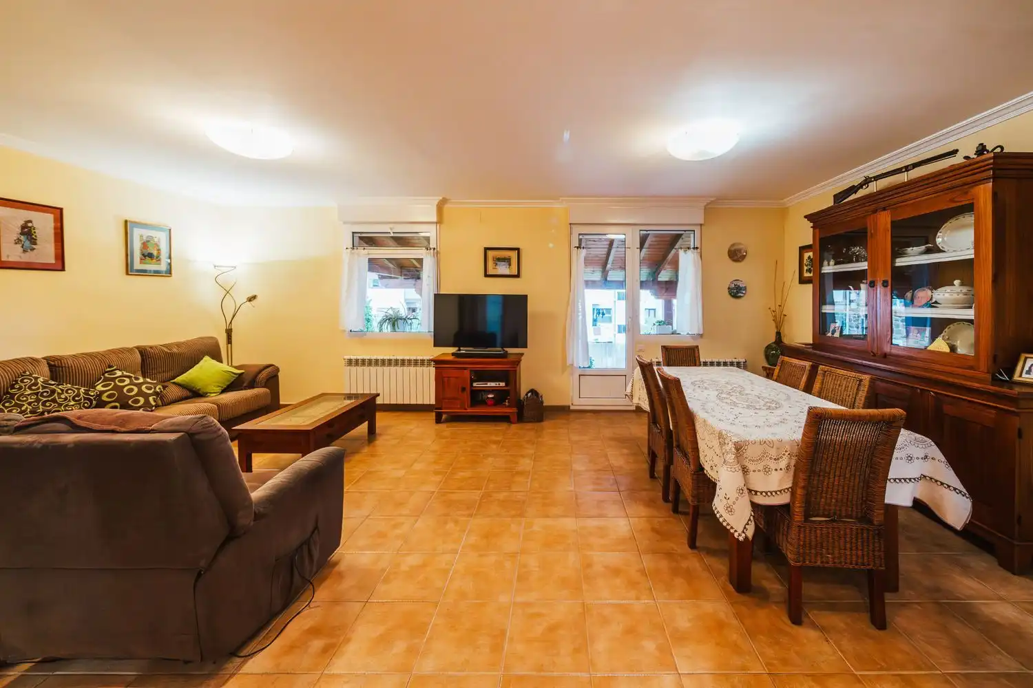 Wohnzimmer von Country house zum Verkauf in Muskiz mit Privatgarten, Terrasse und Balkon