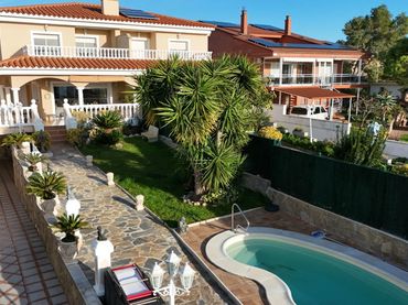 House with balcony for sale in Centre