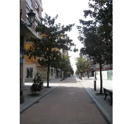 Vista exterior de Oficina de alquiler en Ponferrada con Aire acondicionado