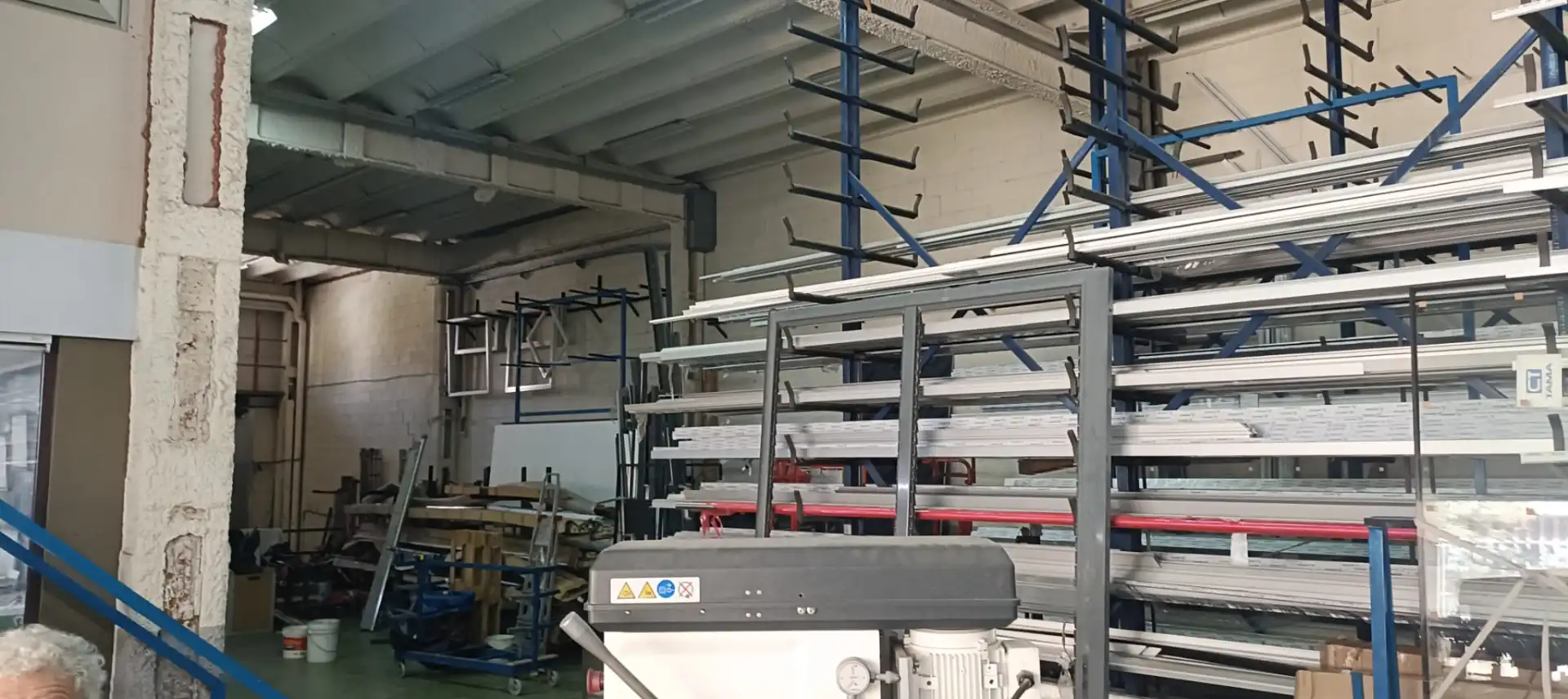 Fabrikhallen zur Miete in Esplugues de Llobregat mit Heizung und Alarm