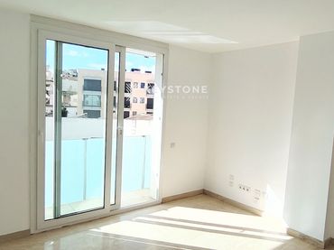 Flat with pool to rent in Llevant