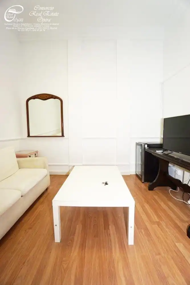 Flat for rent in Calle BOLA, Palacio