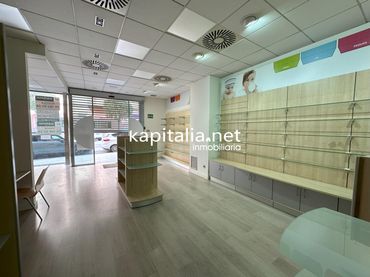 Locale commerciale in vendita a Sant Josep - Zona Hospital