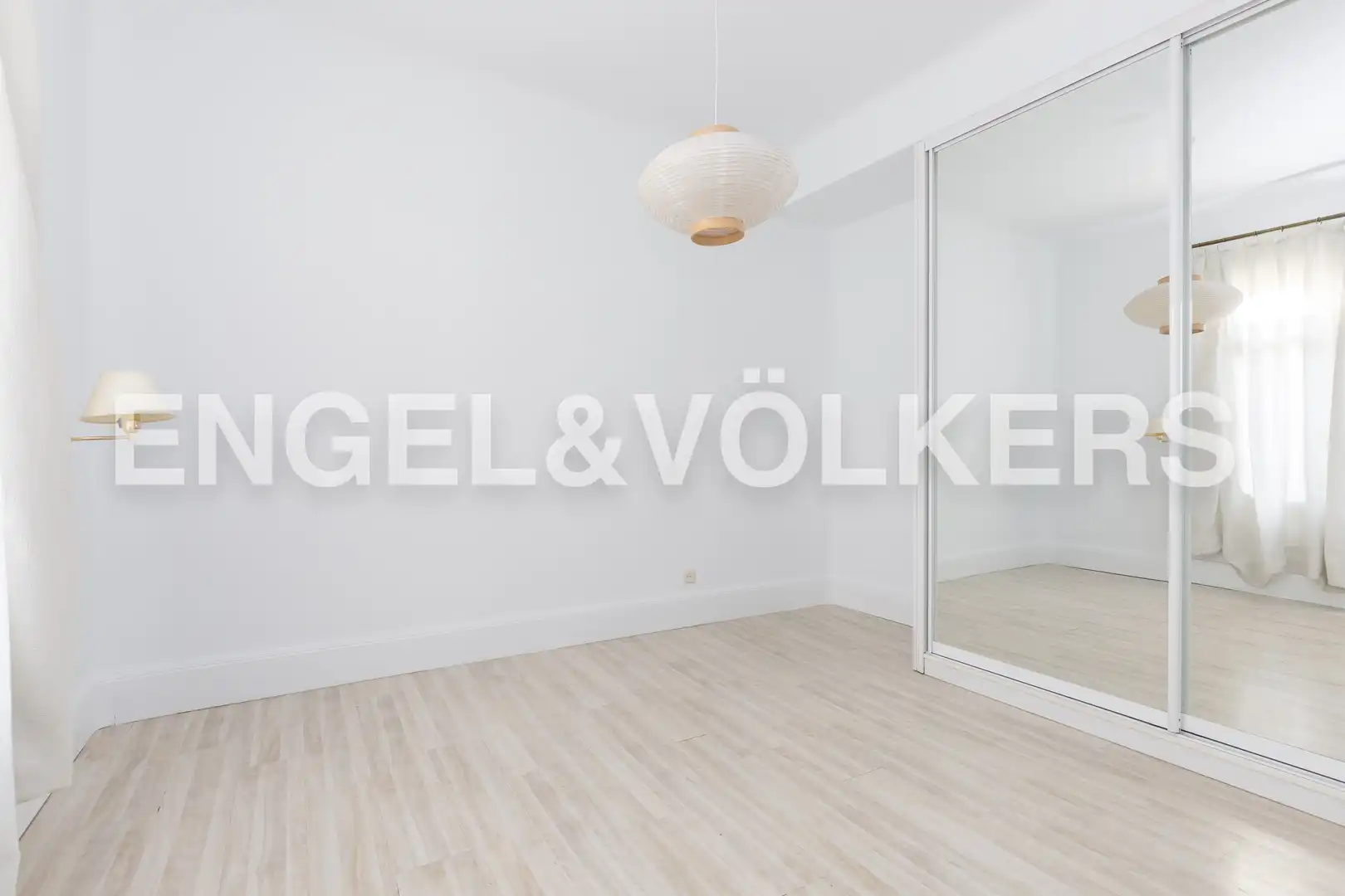 Bedroom of Attic for rent in Madrid  with Air Conditioner, Heating and Parquet flooring