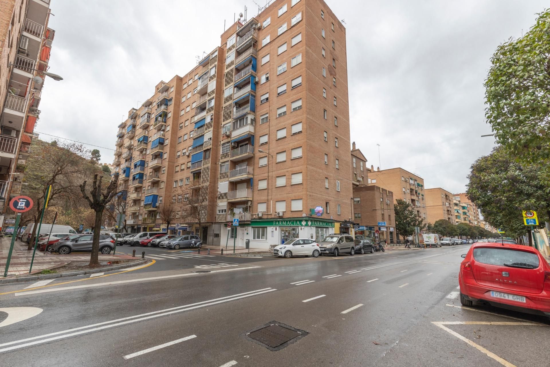 Exterior view of Flat for sale in  Granada Capital
